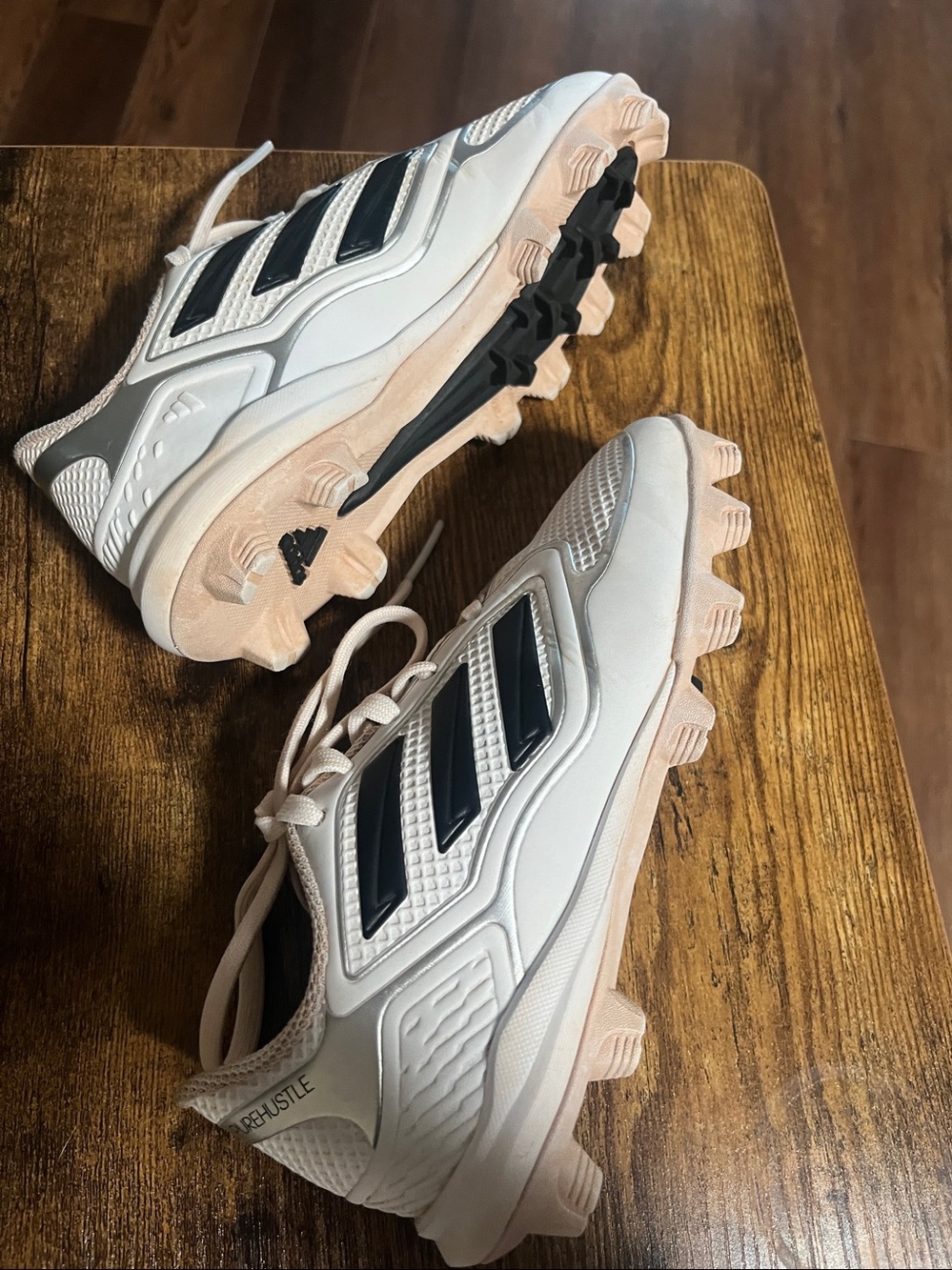 ADIDAS YOUTH CLEATS Cream and Black
YOUTH SIZE 1